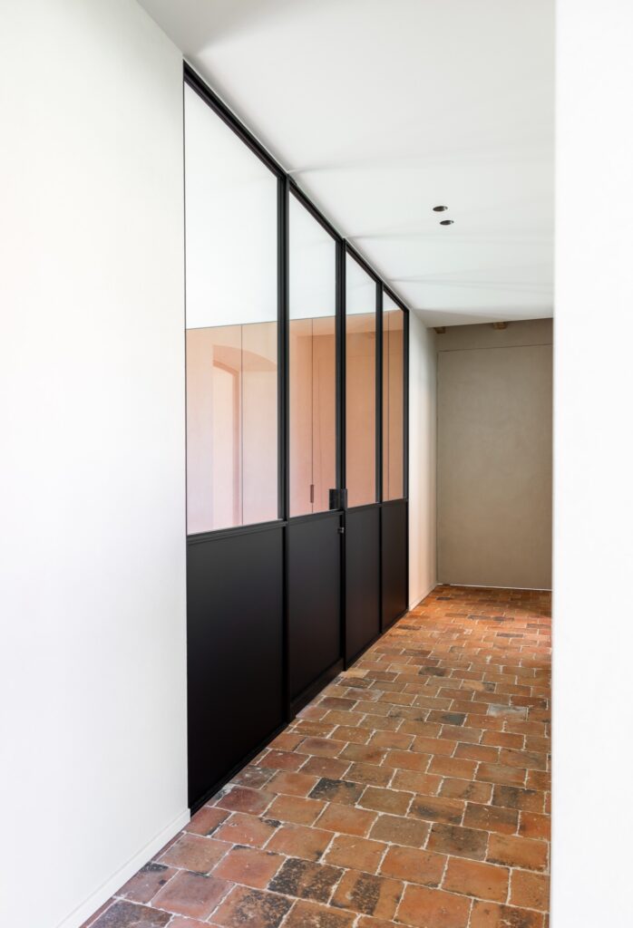 Stalen deur, hoeve in Knokke